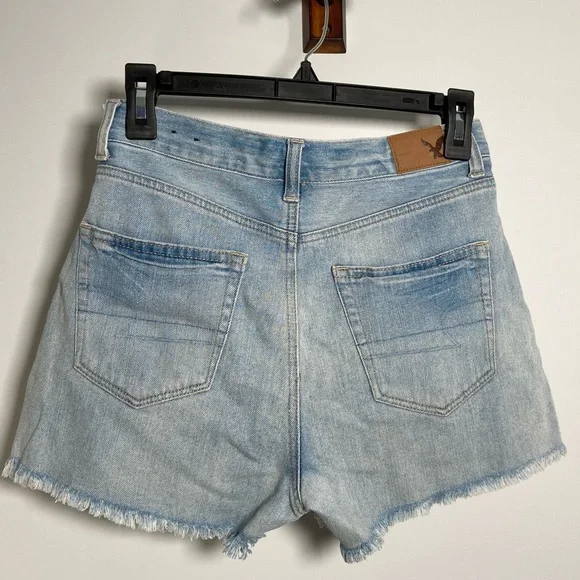 ***SOLD***American Eagle Light Wash High Rise Denim Mom Shorts Jeans Siz - Picture 4 of 8